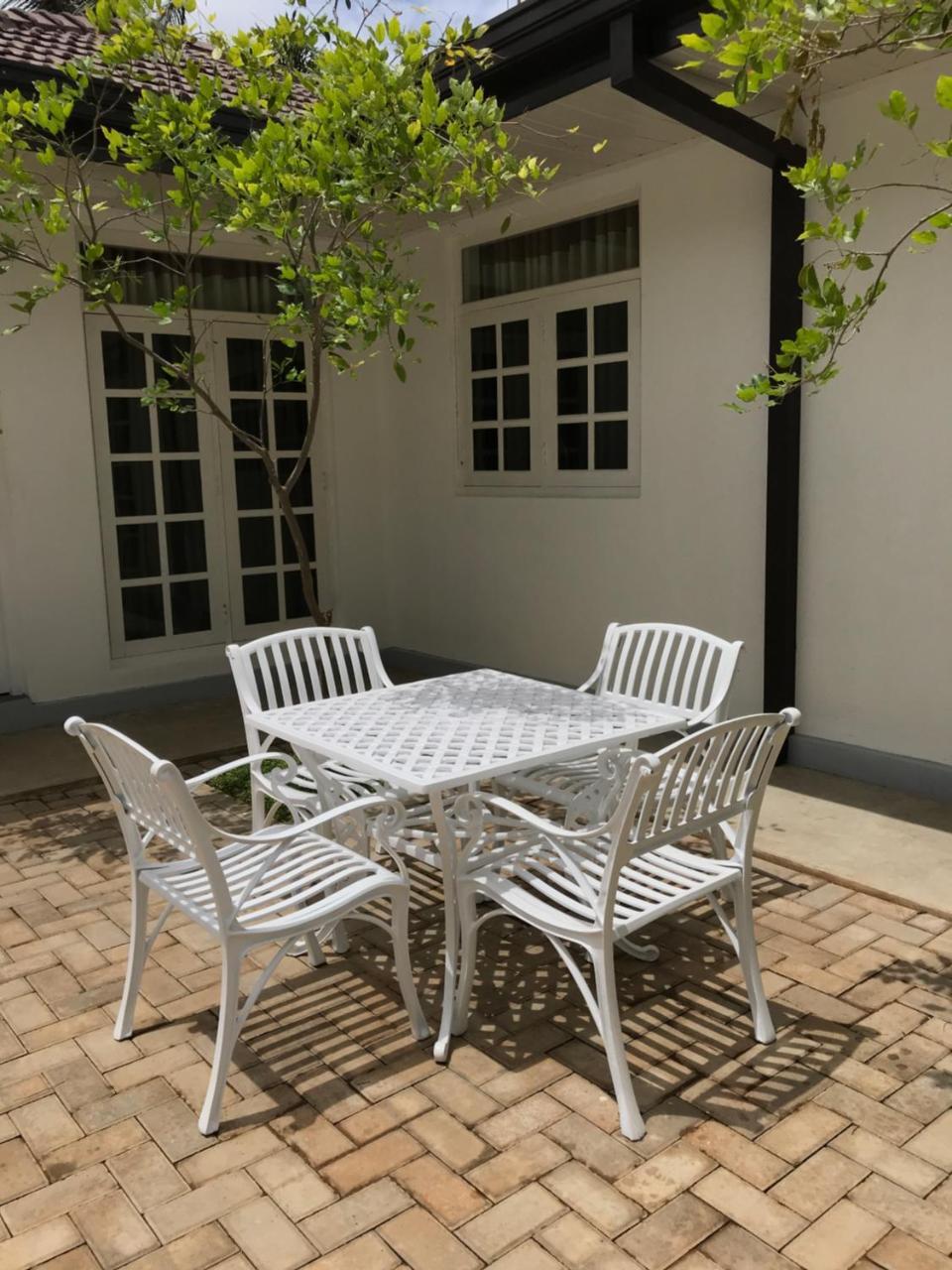 Royal White Tourist Rest Hotel Anuradhapura Exterior photo